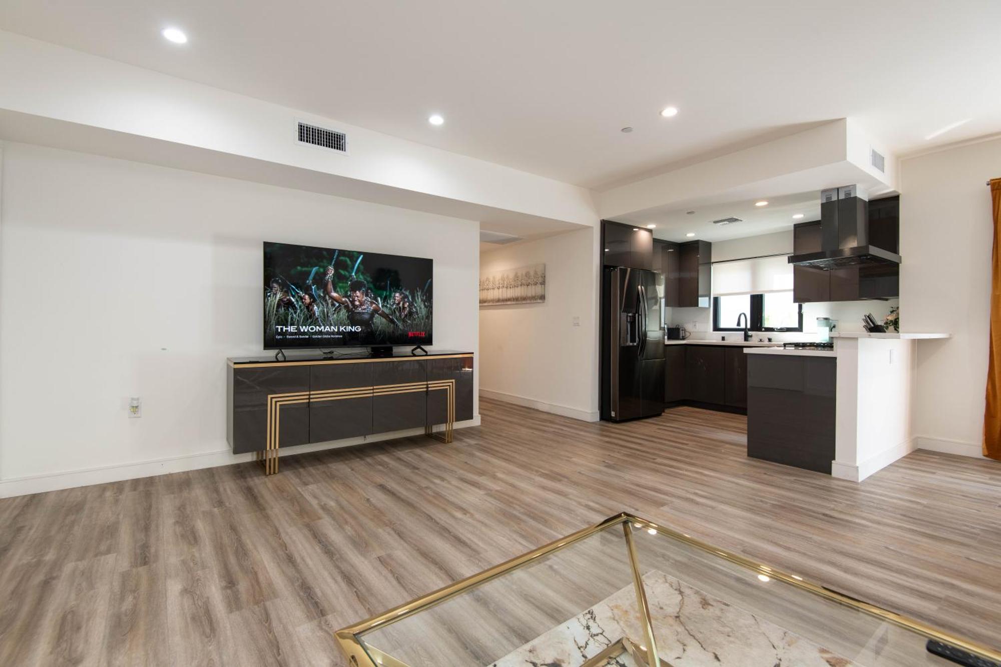 Regency Modern Apartments Глендейл Екстериор снимка