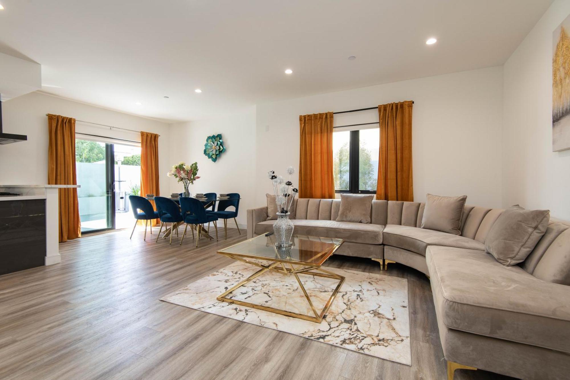 Regency Modern Apartments Глендейл Екстериор снимка