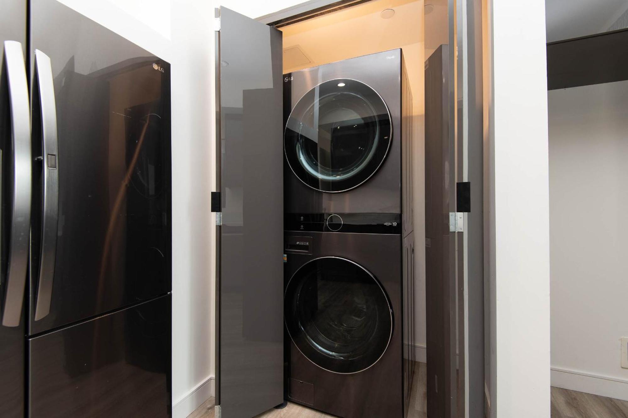 Regency Modern Apartments Глендейл Екстериор снимка