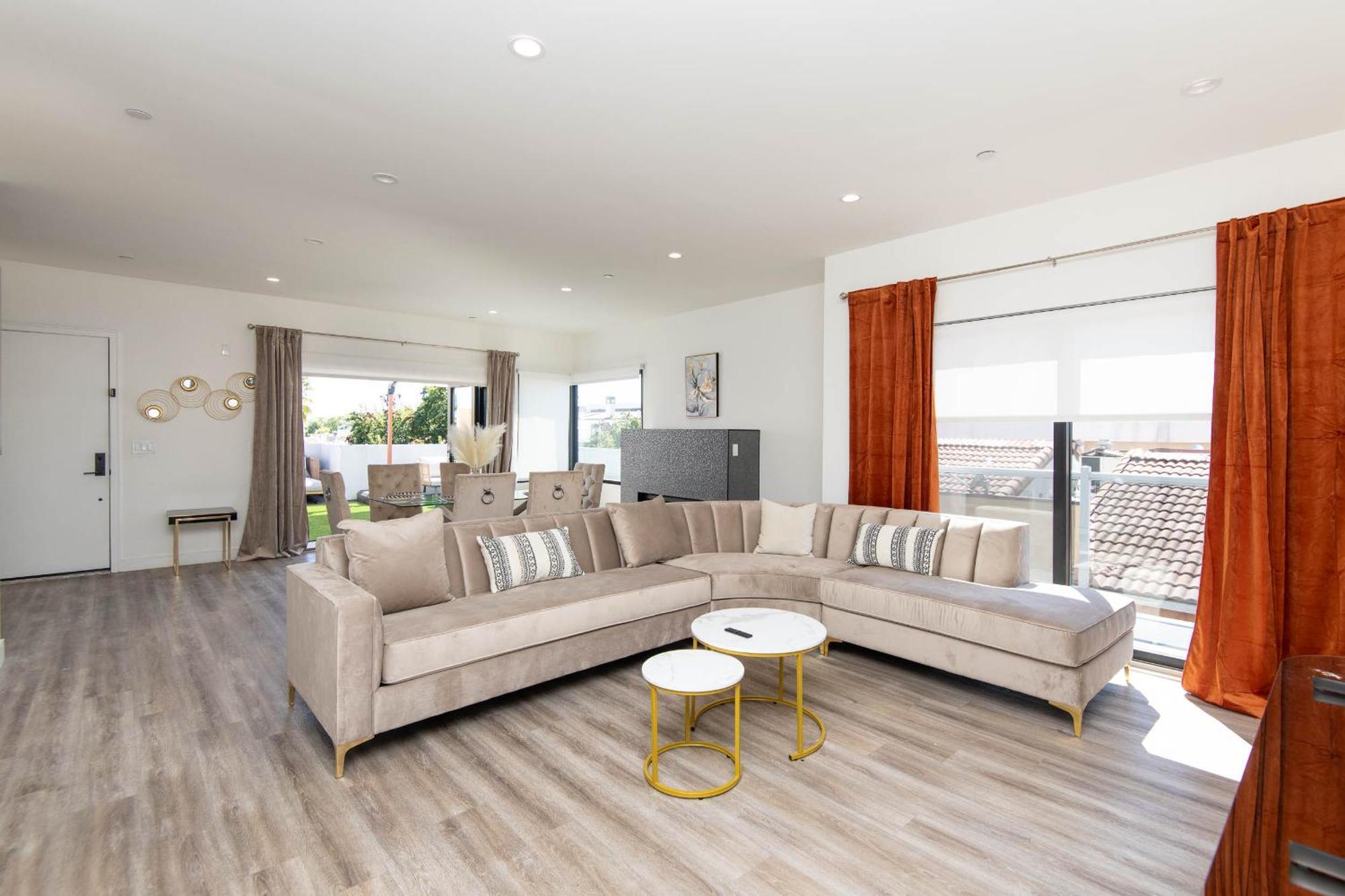 Regency Modern Apartments Глендейл Екстериор снимка